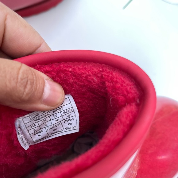 UGG mini classic Winter boots warm cozy fall boots Clear in red Size 5 Women - Picture 9 of 12